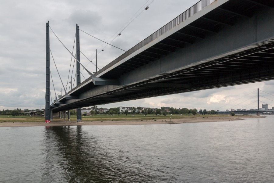 Düsseldorf, Rheinkniebrücke -- 2015 -- 8214