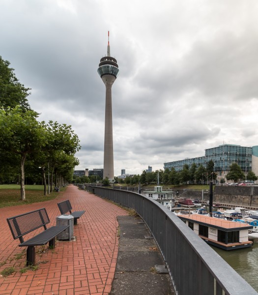 Düsseldorf, Rheinturm -- 2015 -- 8157