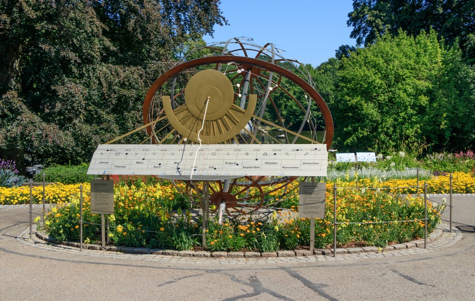 Equatorial sundial - Stadtgarten Karlsruhe