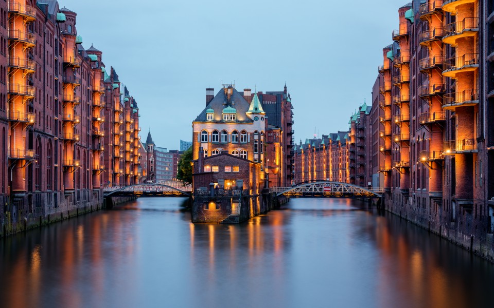 Hamburg, Speicherstadt, Wasserschloss -- 2016 -- 3223-9