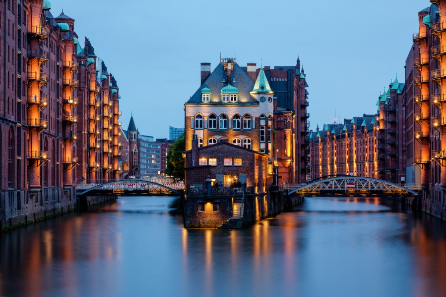 Hamburg, Speicherstadt, Wasserschloss -- 2016 -- 3230-6