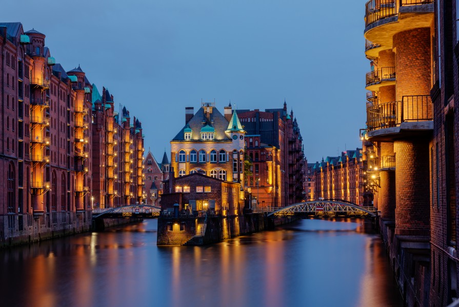 Hamburg, Speicherstadt, Wasserschloss -- 2016 -- 3272-8