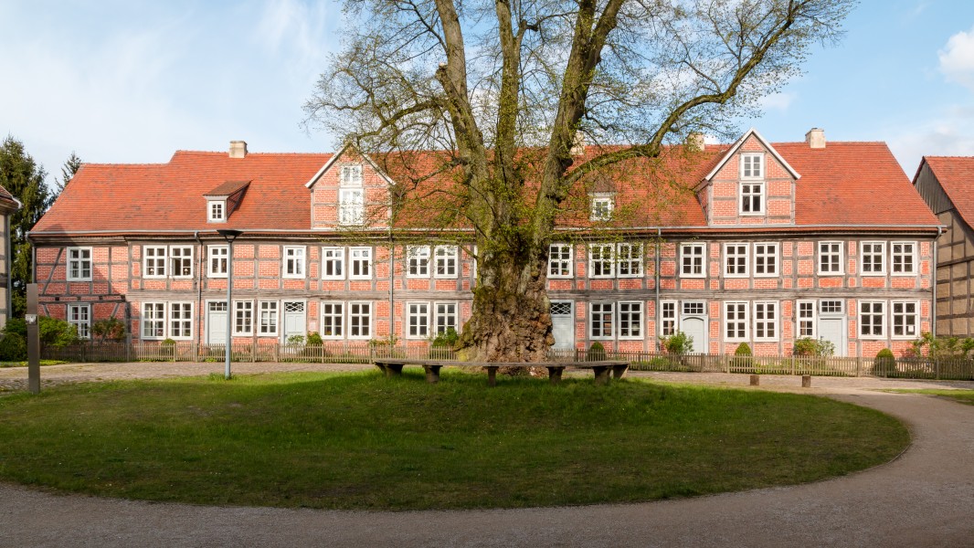 Heiligengrabe, Kloster Stift zum Heiligengrabe, Damenplatz und Dr.-Grolmus-Haus -- 2017 -- 0103
