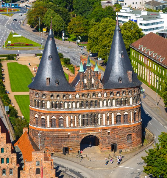 Holstentor von der Petrikirche - Zuschnitt