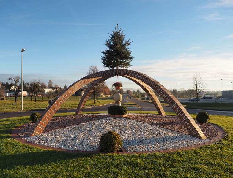 Holzhausen-roundabout-decoration