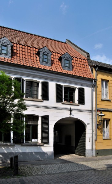 Krefeld, Rheinbabenstraße, 2011-04 CN-01
