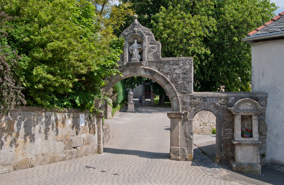 Marsberg, Obermarsberg, Benediktusbogen, 2012-05 CN-01