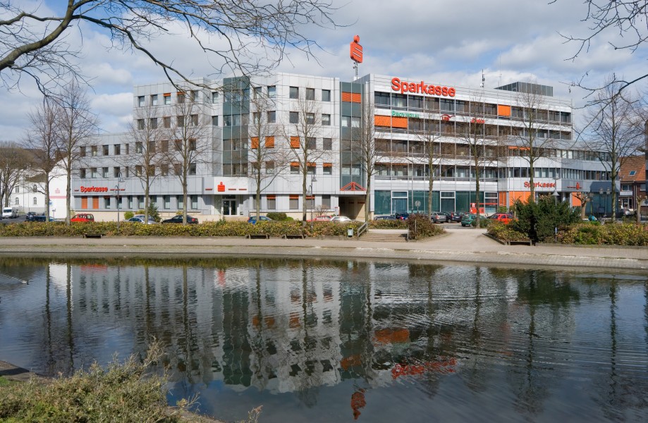 Moers, Sparkasse am Niederrhein, 2012-04 CN-01