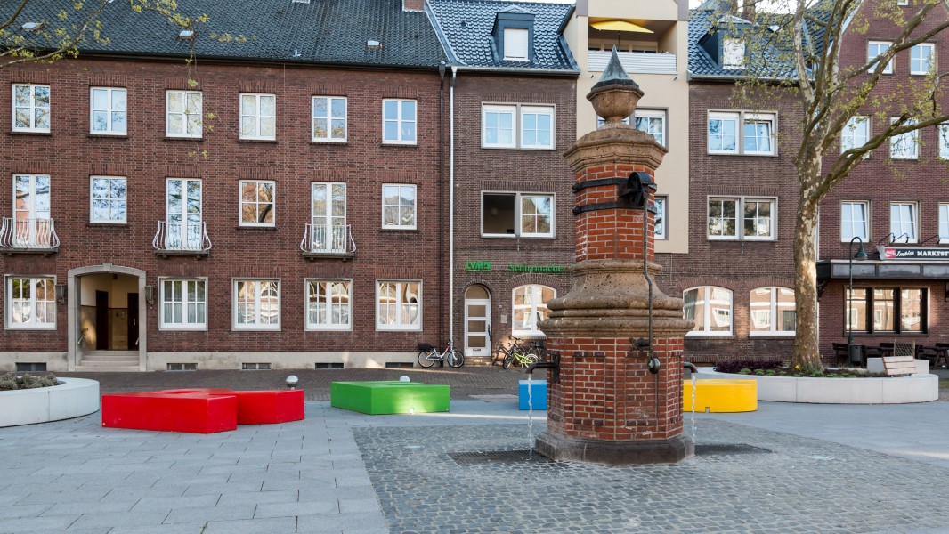 Rees, Historische Marktplatzpumpe -- 2016 -- 2317