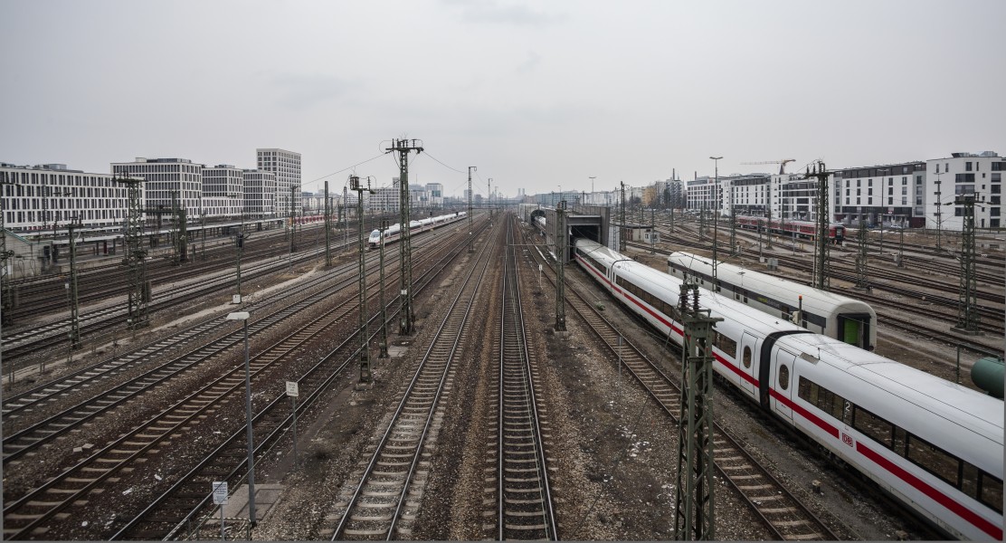 Vías ferroviarias desde el puente Donnersberger, Múnich, Alemania, 2013-03-30, DD 01