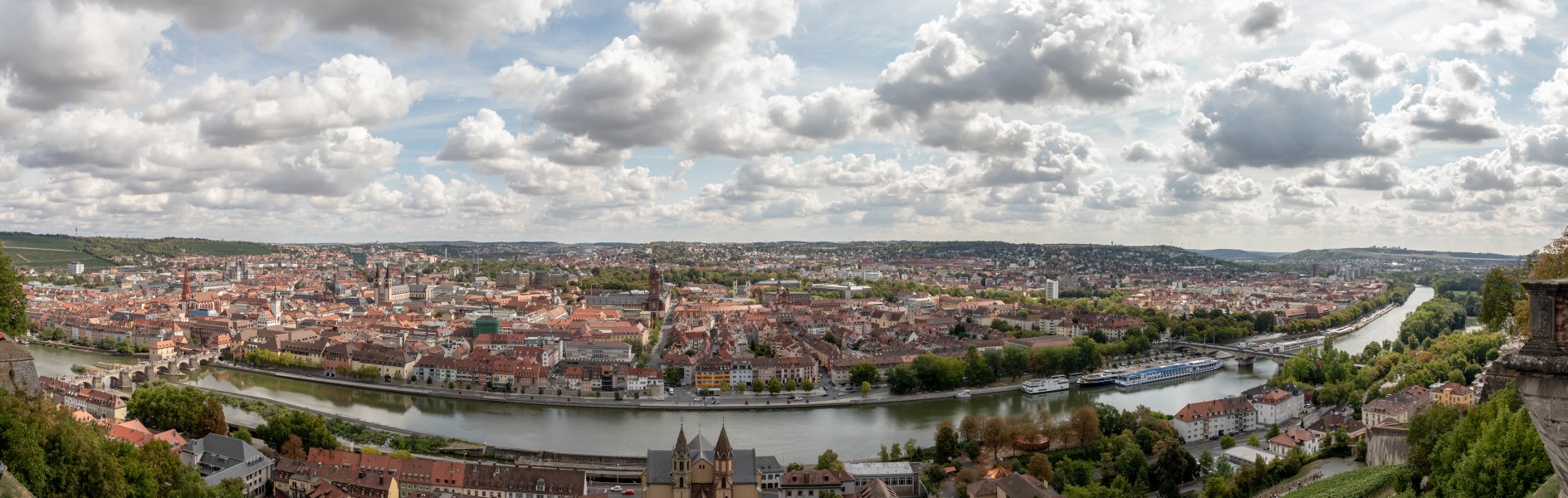 Würzburg, Festung Marienberg, Blick auf die Altstadt -- 2018 -- 0317-22