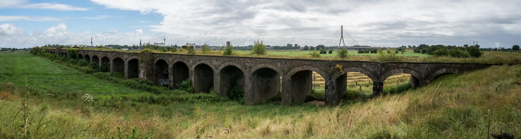 Wesel, Alte Eisenbahnbrücke -- 2014 -- 676