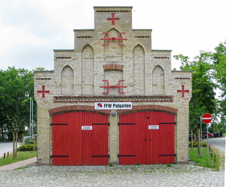 Wittow (Rügen), Gebäude der Freiwilligen Feuerwehr Putgarten -- 2009 -- 1
