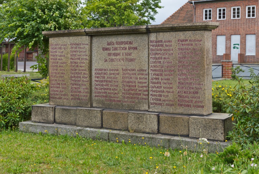 Wittstock 07-13 img16 Ehrenfriedhof
