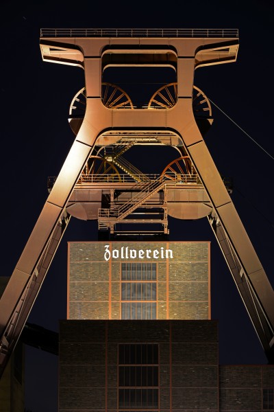Zeche-Zollverein-Schacht-12-Foerdergeruest-2012