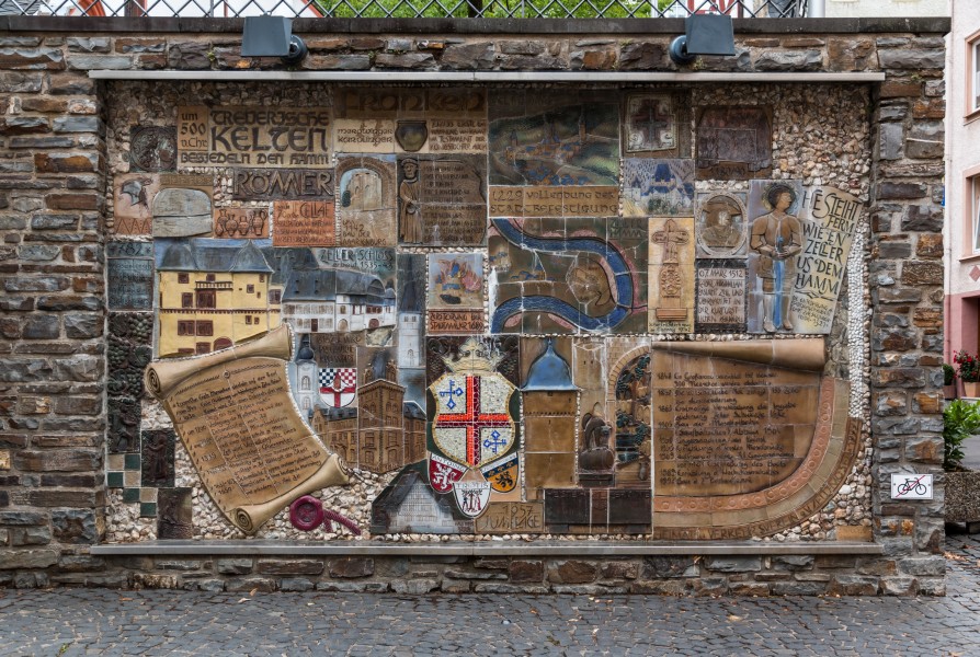 Zell (Mosel), Mosaik -Stadtgeschichte- -- 2015 -- 7603