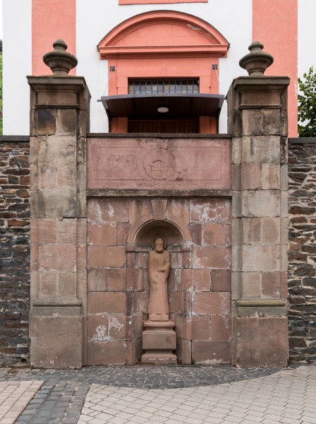 Zell (Mosel), Petrus-Statue -- 2015 -- 7606