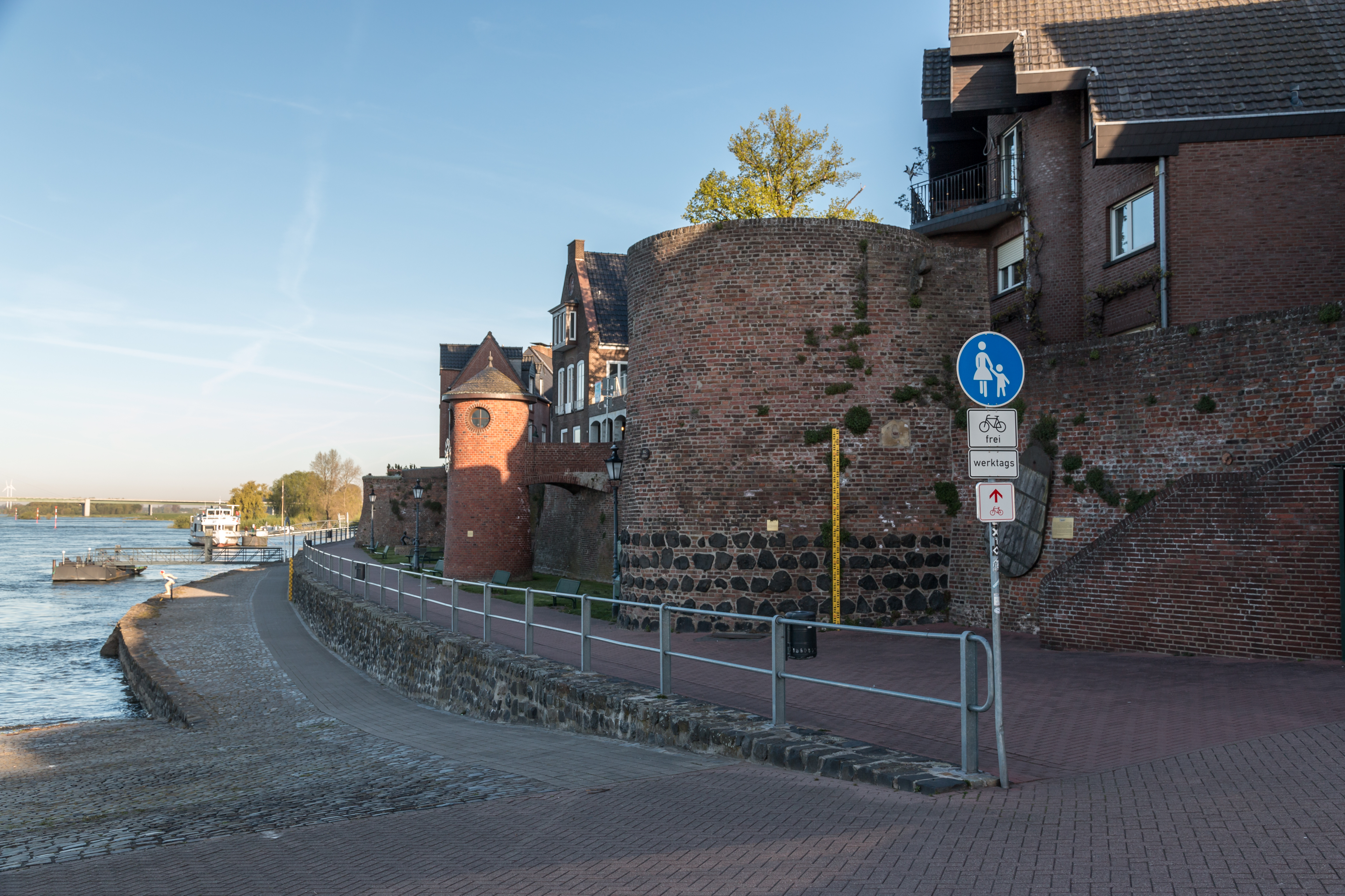 Rees, Rheinpromenade -- 2016 -- 2295