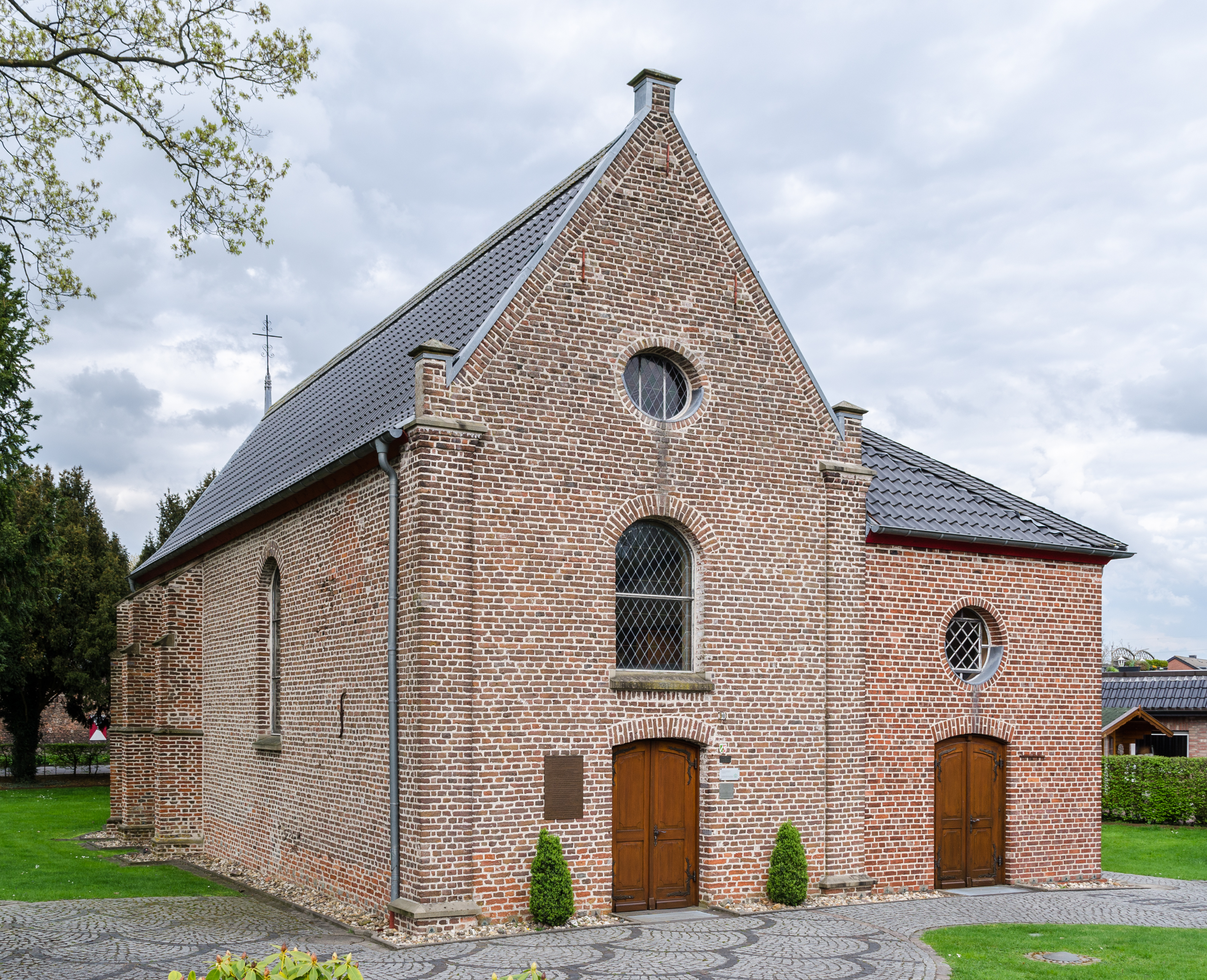 Rheinberg, Ossenberg, Schlosskapelle, 2018-04 CN-04