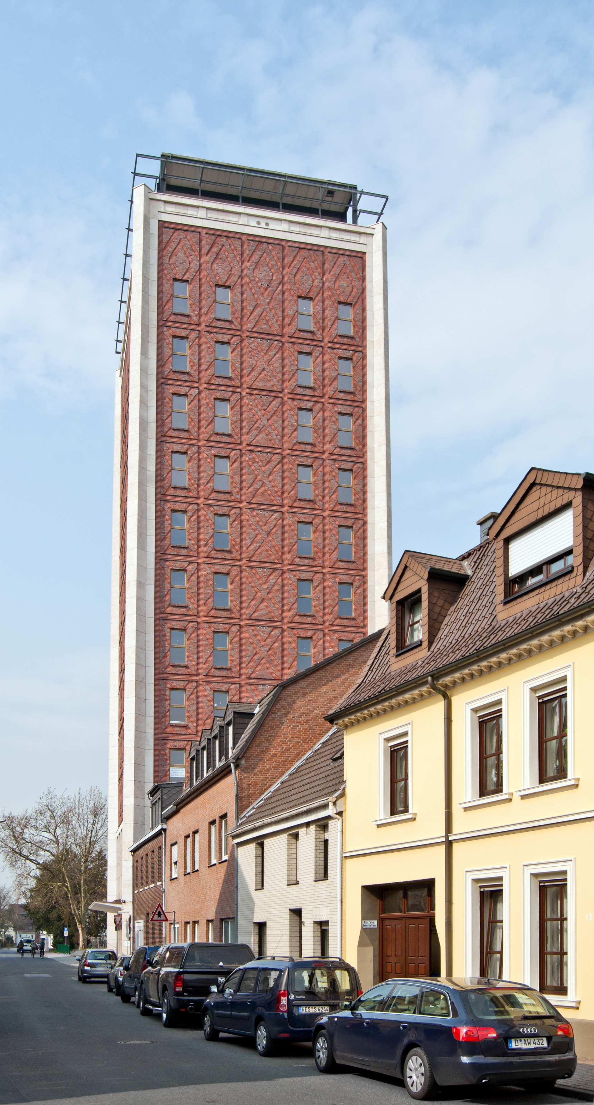 Rheinberg, Underbergturm, 2012-04 CN-01