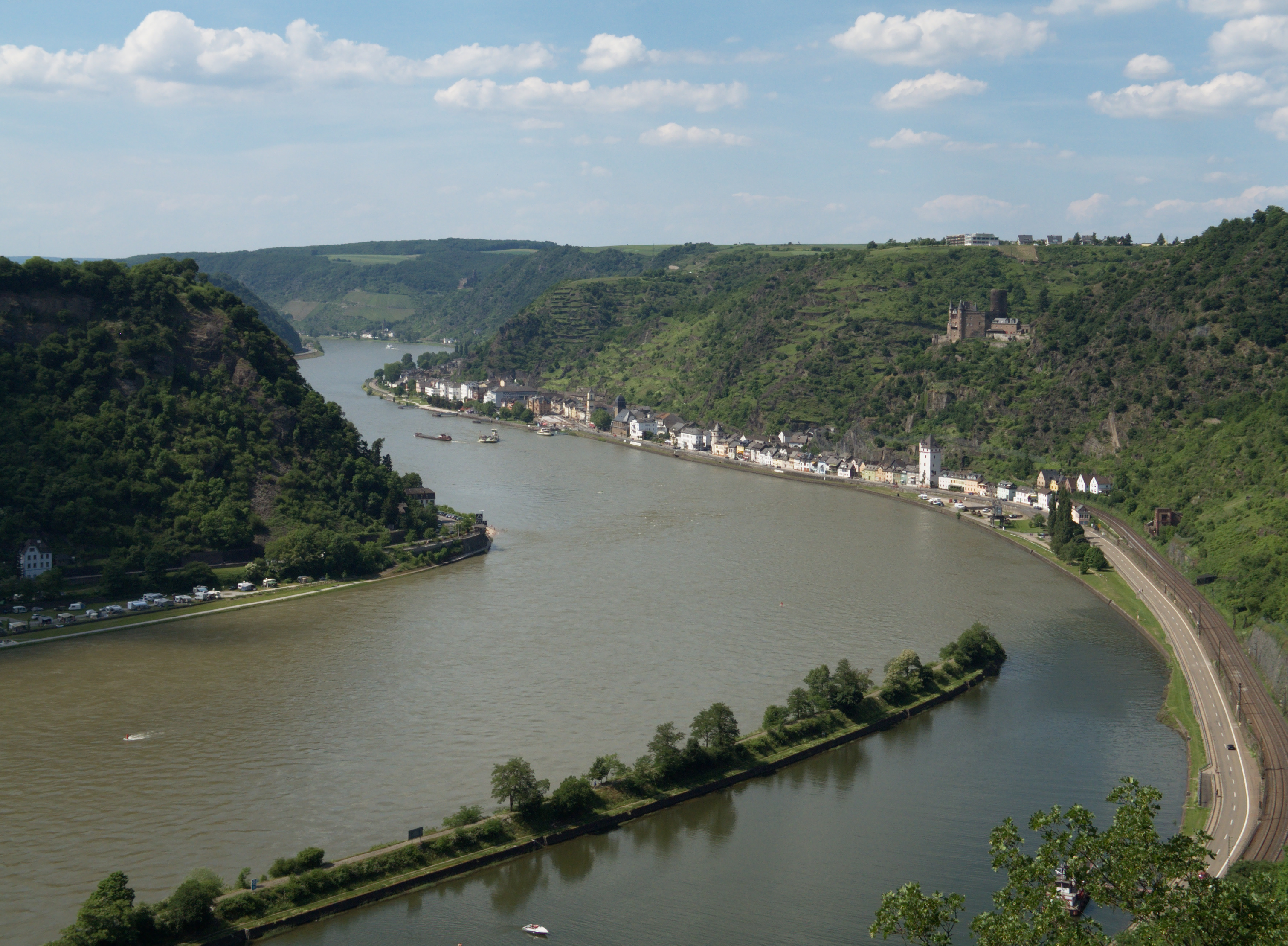 Rhine-near-Sankt-Goarshausen-JR-G6-4692-2010-06-05