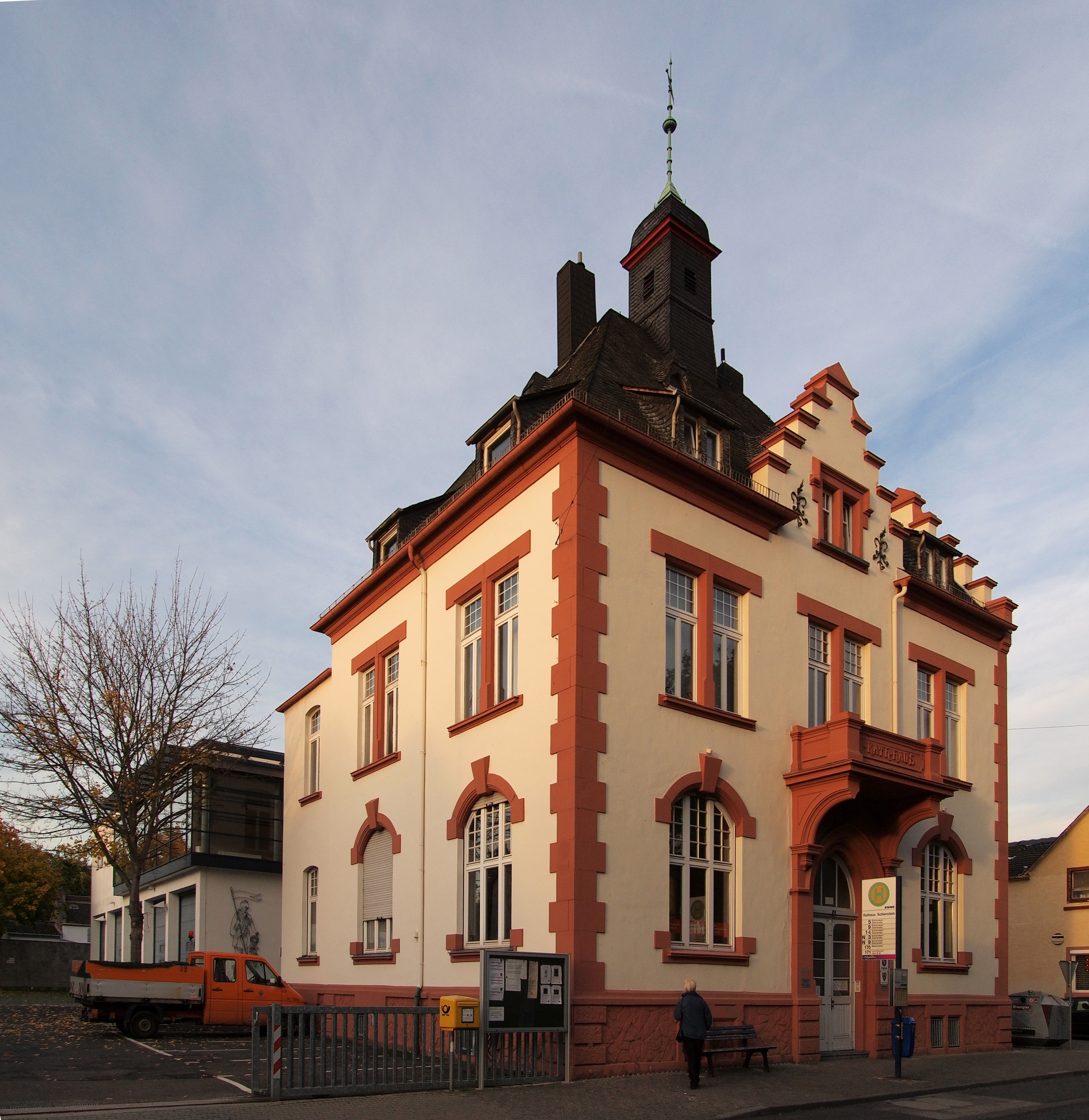 Schierstein-Town-Hall-Rathaus