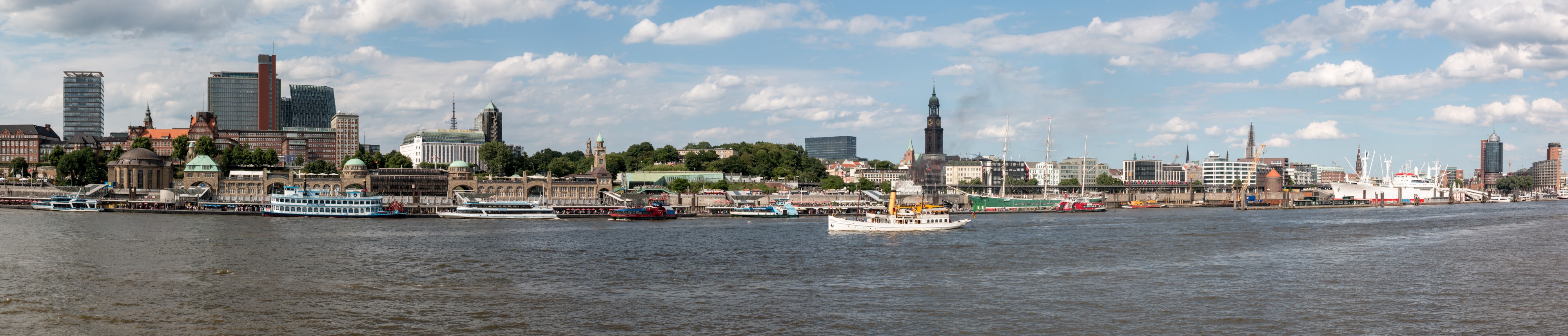 Hamburg, Landungsbrücken -- 2016 -- 3107-12