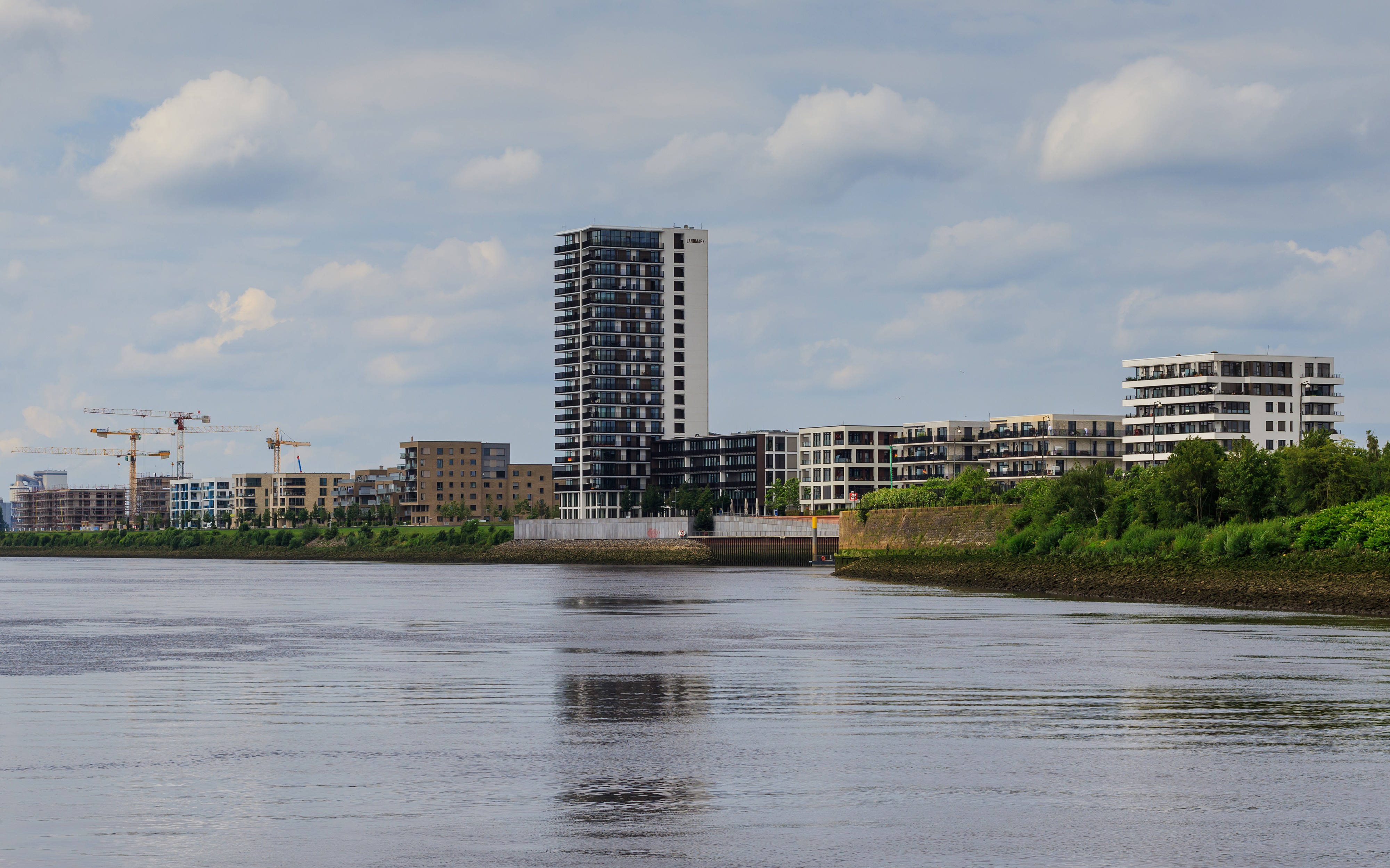 HB 2016-0607 photo10 Ueberseestadt und Hafen