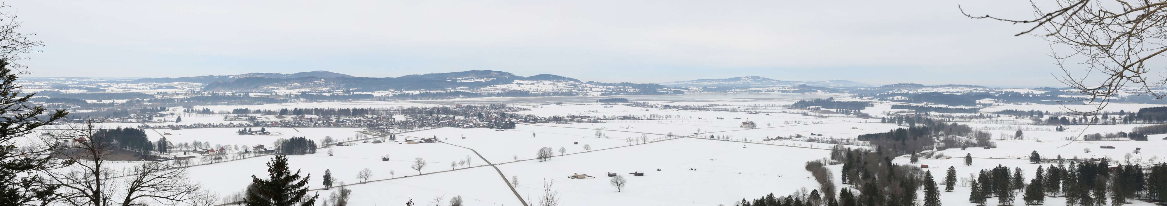 Vista de Schwangau desde Neuschwanstein, Alemania, 2015-02-15, DD 39-43 PAN
