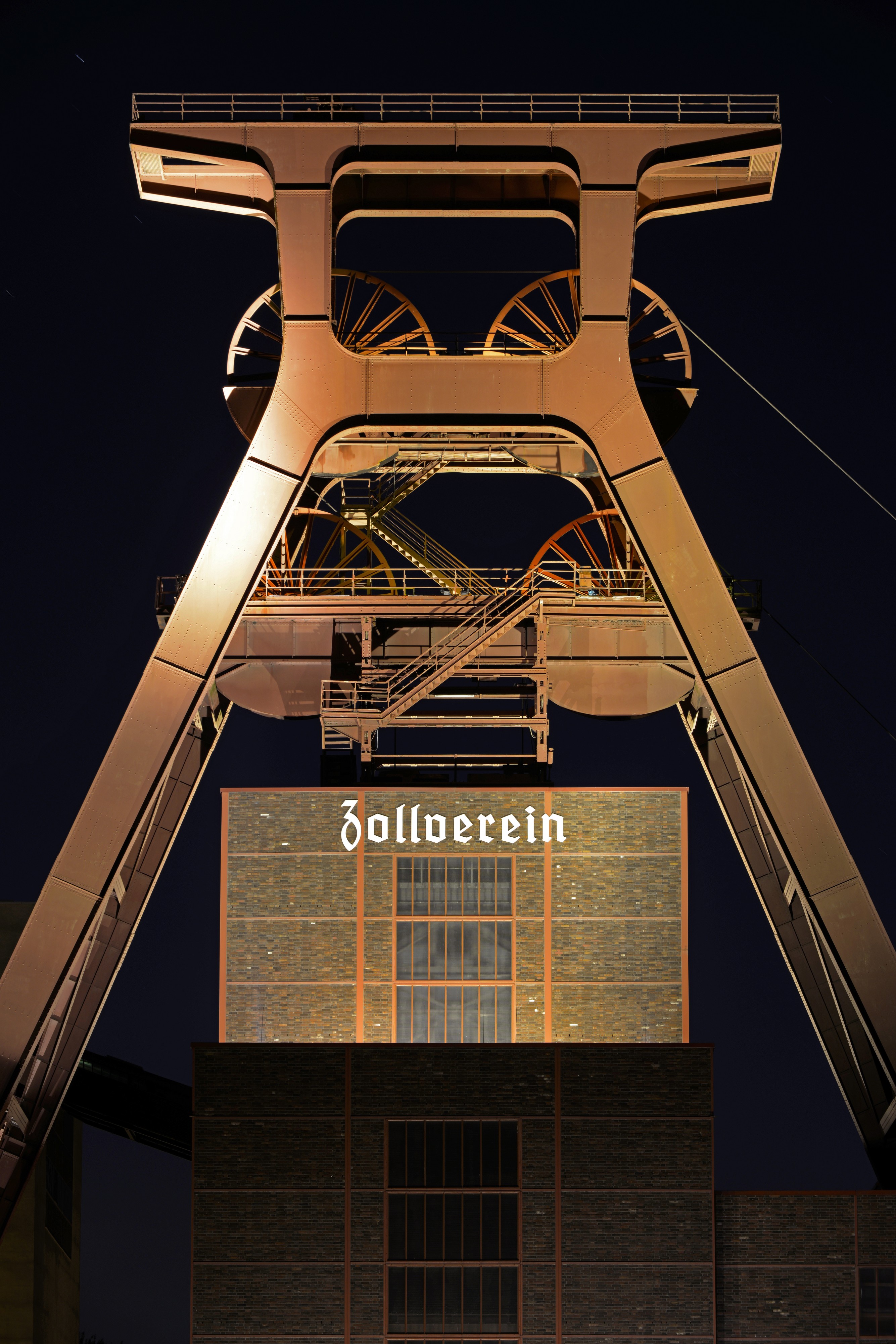 Zeche-Zollverein-Schacht-12-Foerdergeruest-2012