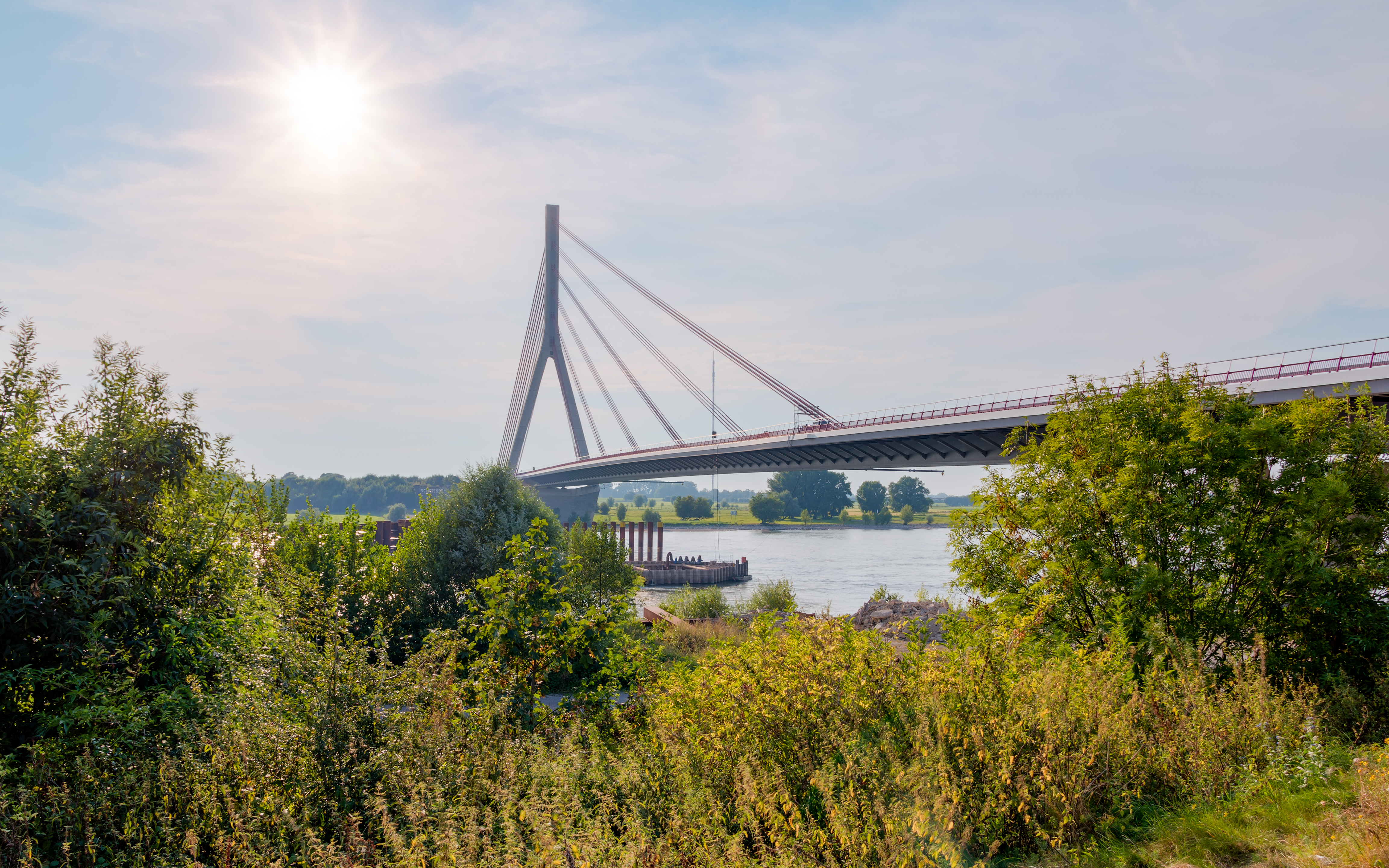 Wesel, Rheinbrücke der Bundesstraße 58 -- 2016 -- 4280-6