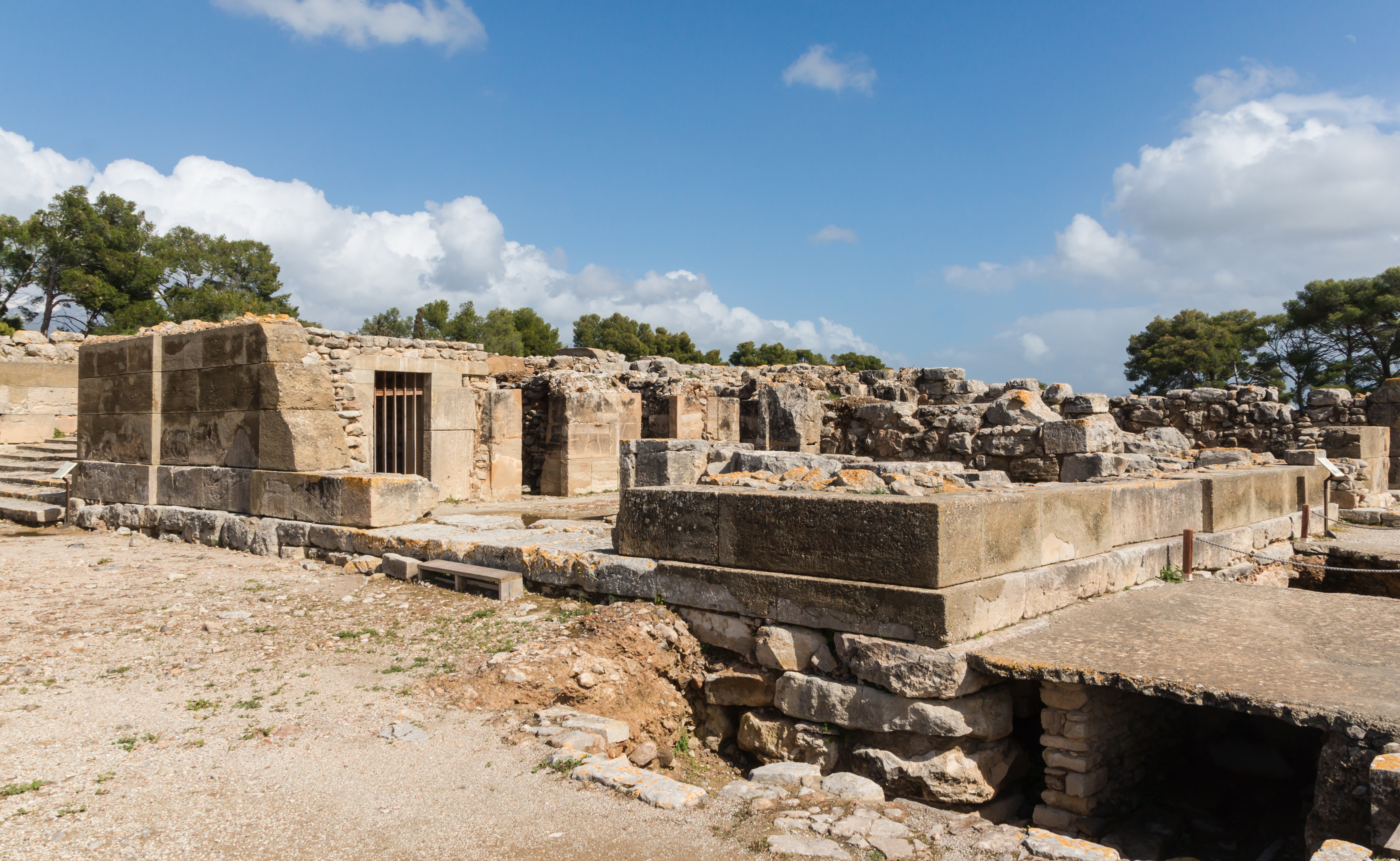 Phaistos houses street 1