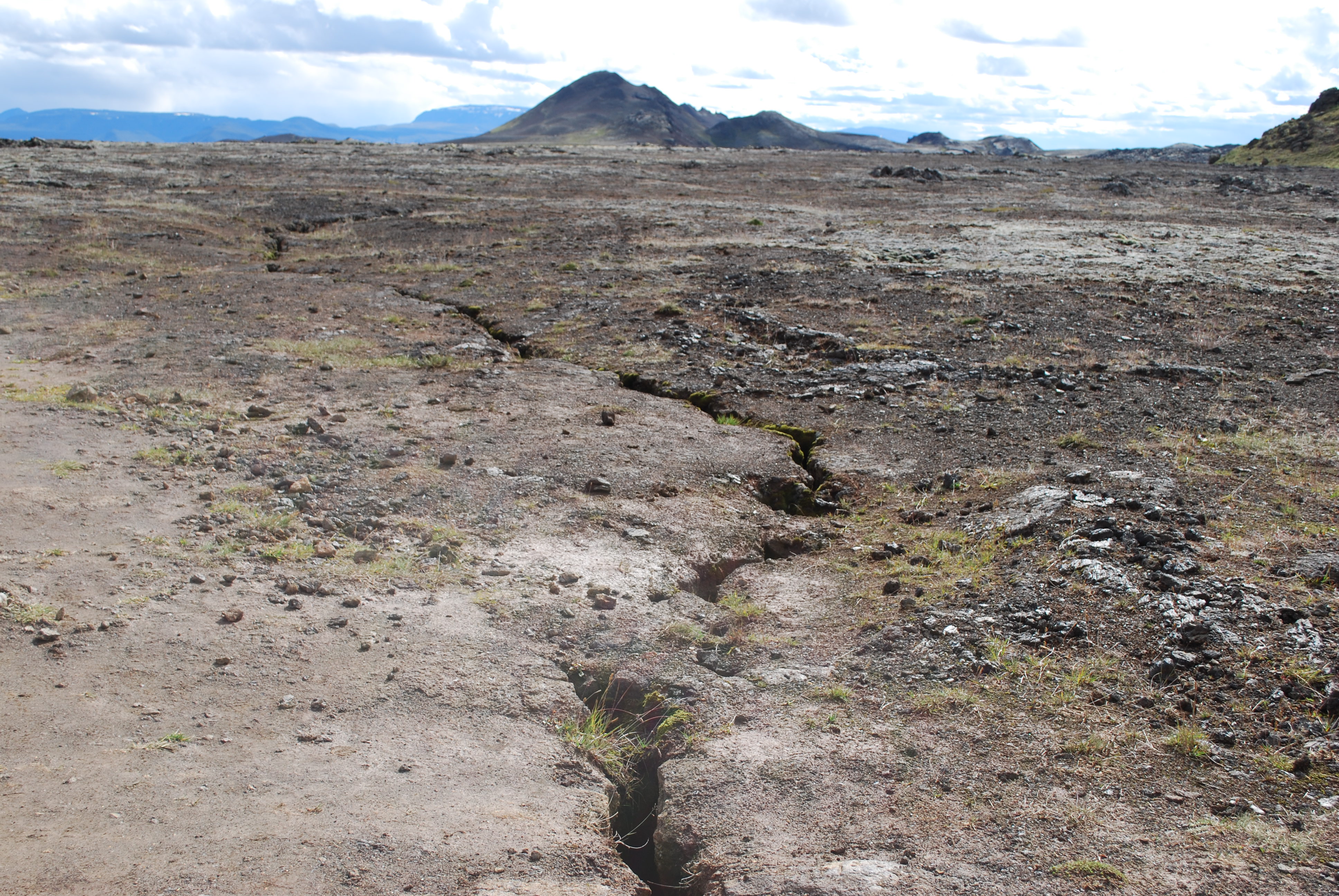 Cracks in Mývatn region (1)