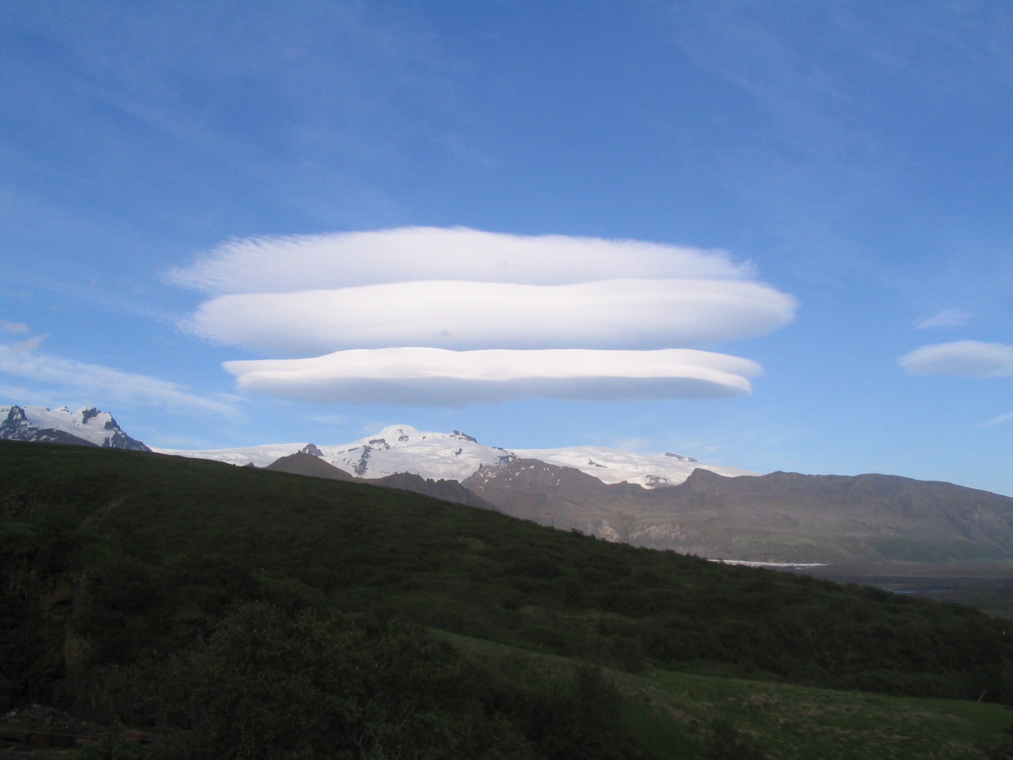 Lenticularis cloud above gletscher Skaftafell Iceland 26jun05