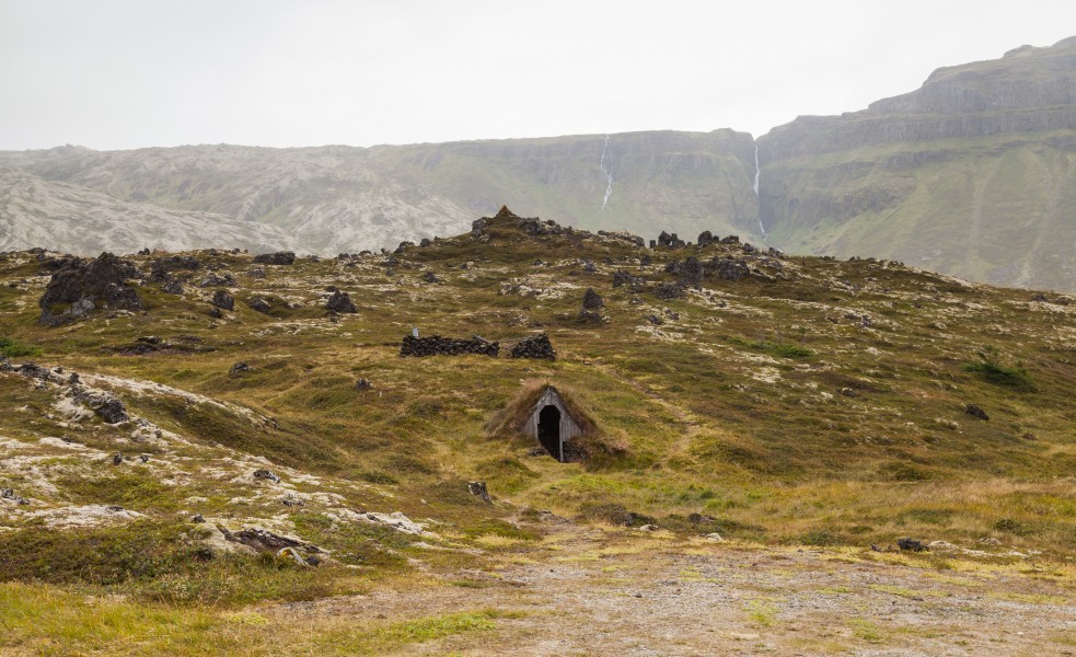 Cabaña subterránea en la región de Búðahraun, Vesturland, Islandia, 2014-08-14, DD 045