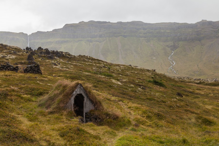 Cabaña subterránea en la región de Búðahraun, Vesturland, Islandia, 2014-08-14, DD 046