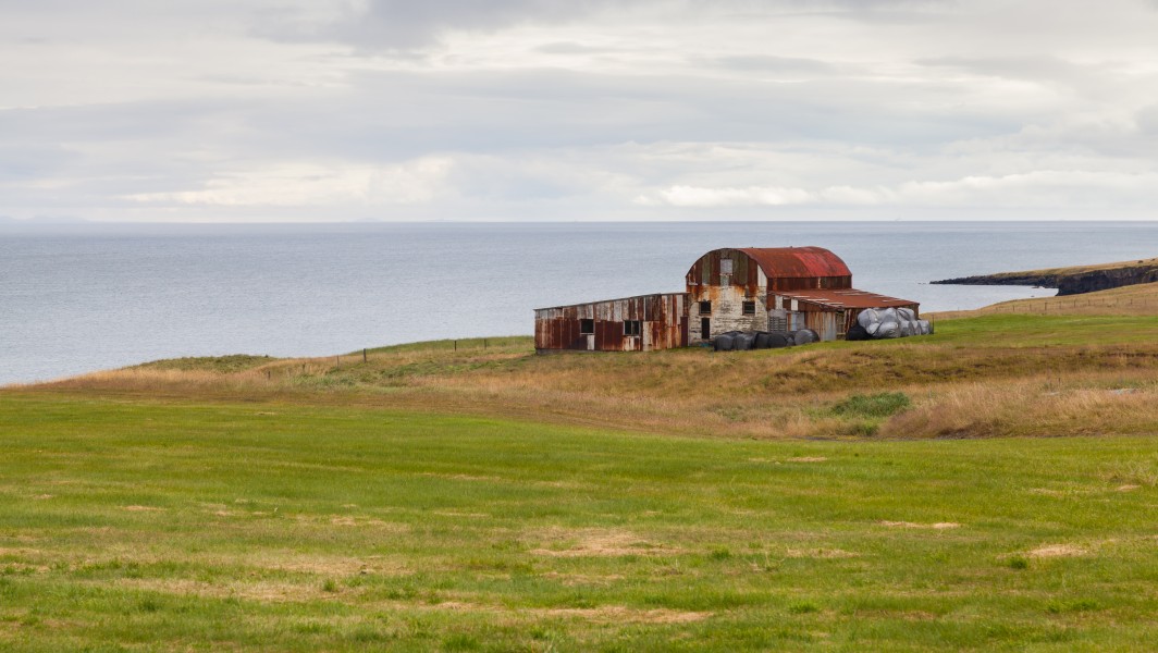 Granja en la península de Akranes, Vesturland, Islandia, 2014-08-15, DD 103