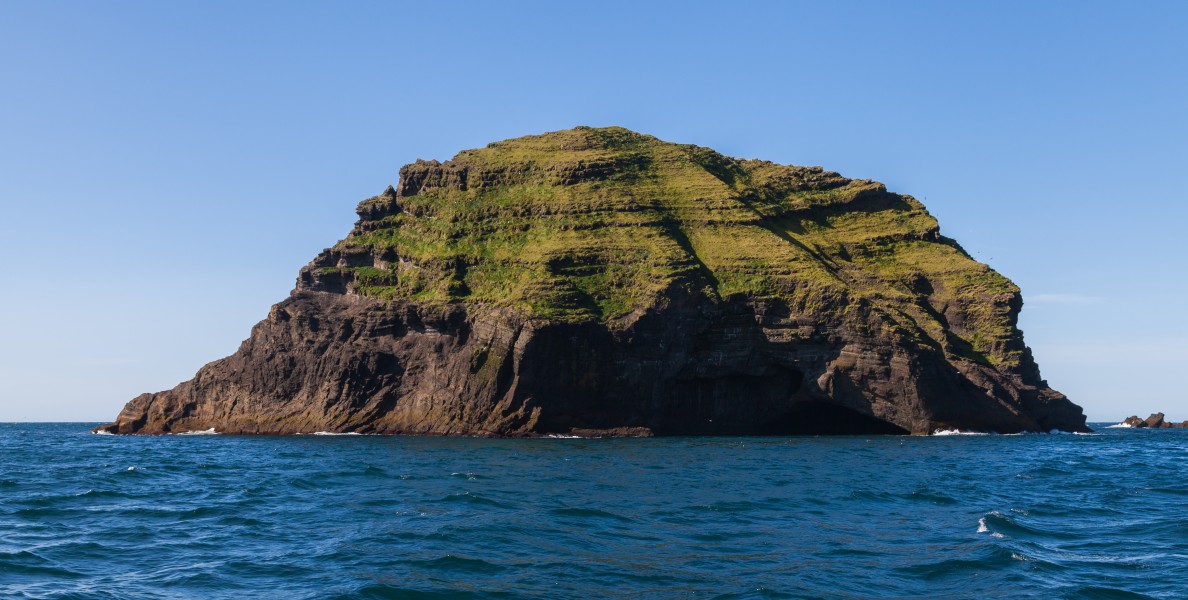 Islotes junto a Heimaey, Islas Vestman, Suðurland, Islandia, 2014-08-17, DD 033