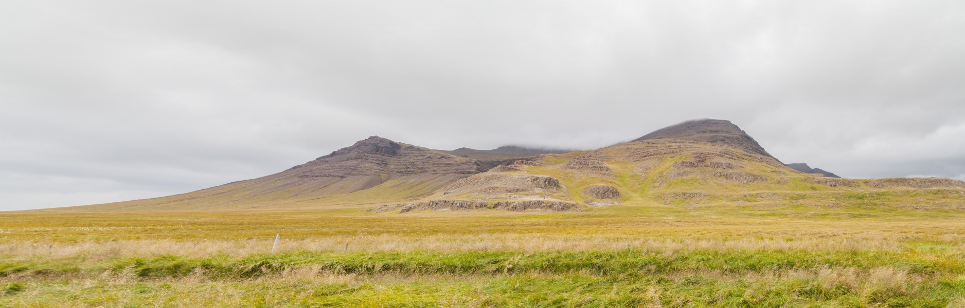 Montaña en Hnappadalur, Vesturland, Islandia, 2014-08-14, DD 034-035 PAN