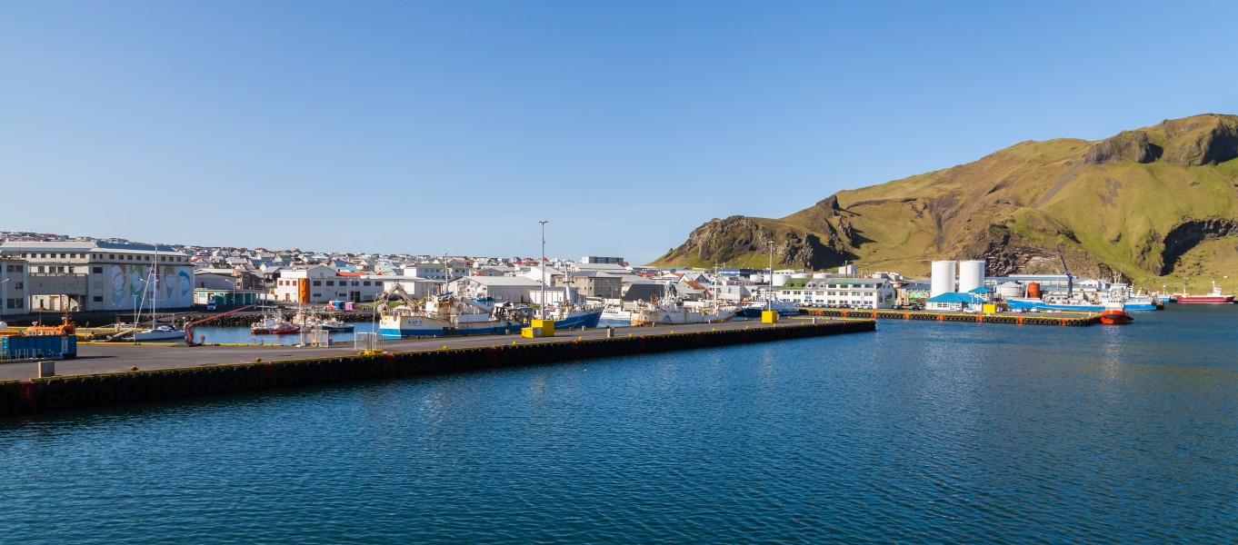 Puerto de Vestmannaeyjar, Heimaey, Islas Vestman, Suðurland, Islandia, 2014-08-17, DD 009
