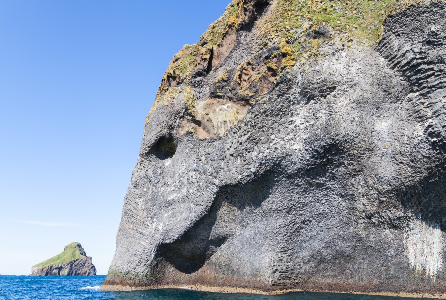 Roca del elefante, Heimaey, Islas Vestman, Suðurland, Islandia, 2014-08-17, DD 038
