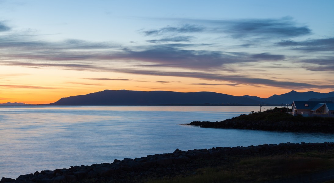 Vista de Reikiavik desde el Paseo de la Bahía, Distrito de la Capital, Islandia, 2014-08-13, DD 156