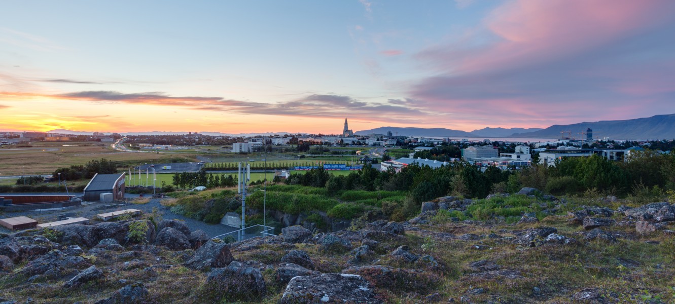 Vista de Reikiavik desde Perlan, Distrito de la Capital, Islandia, 2014-08-13, DD 112-114 HDR