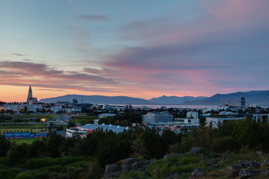 Vista de Reikiavik desde Perlan, Distrito de la Capital, Islandia, 2014-08-13, DD 121-123 HDR