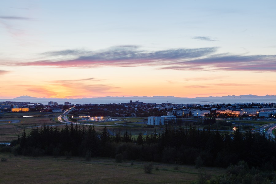 Vista de Reikiavik desde Perlan, Distrito de la Capital, Islandia, 2014-08-13, DD 137-139 HDR