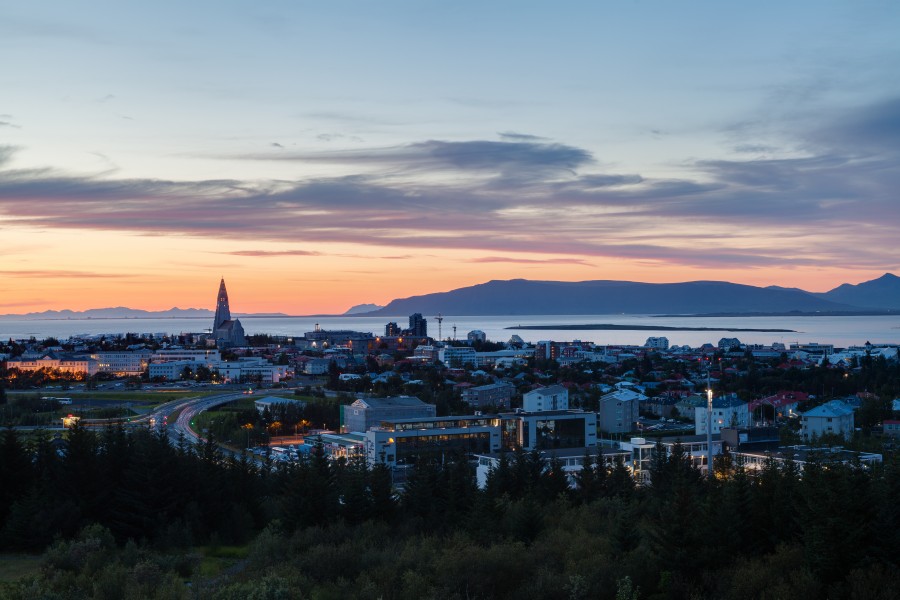 Vista de Reikiavik desde Perlan, Distrito de la Capital, Islandia, 2014-08-13, DD 140-142 HDR