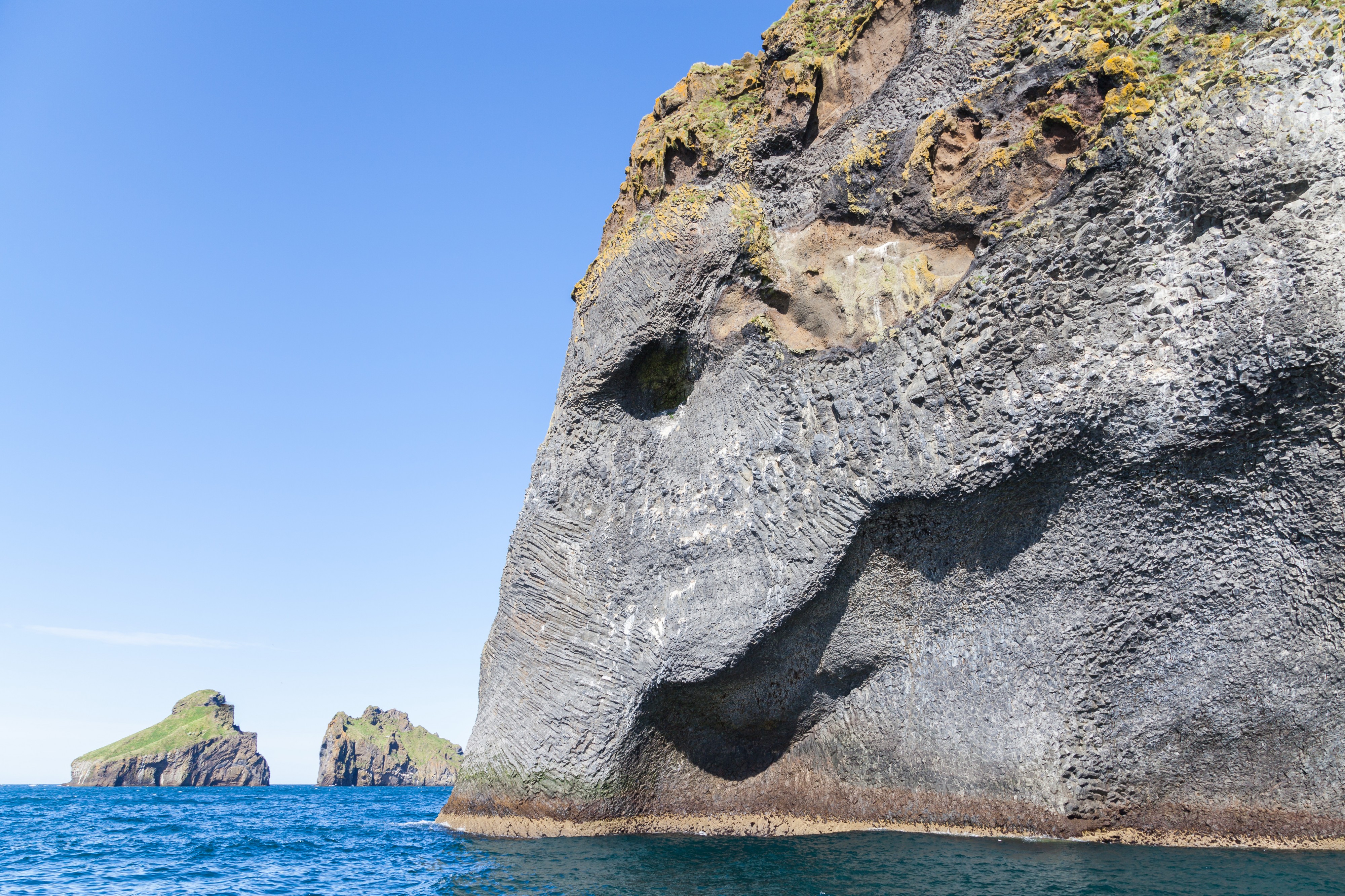 Roca del elefante, Heimaey, Islas Vestman, Suðurland, Islandia, 2014-08-17, DD 037