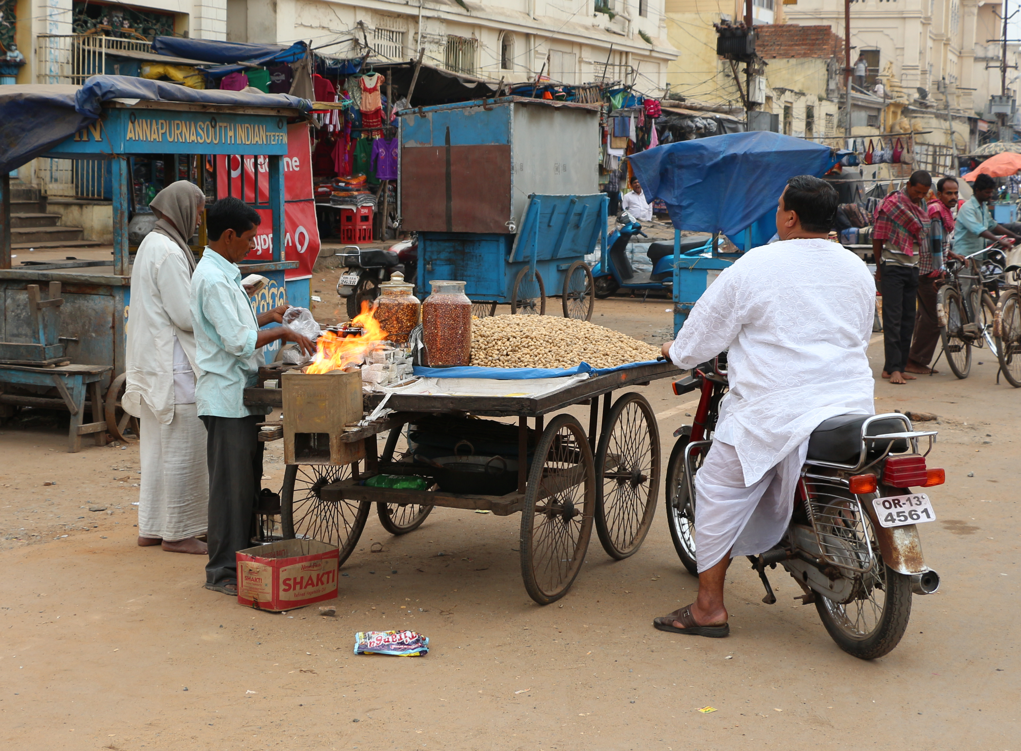 Peanuts vendor, Puri