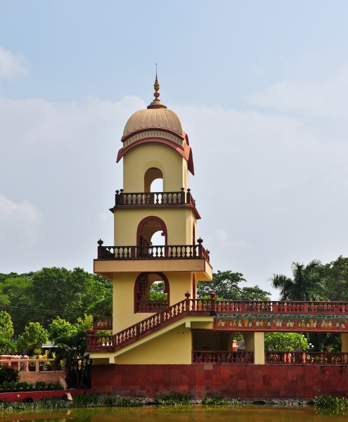 Minaret of Samadhi Mandir of Srila Prabhupada, Mayapur 07102013 02