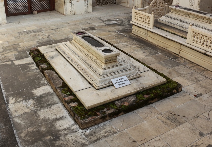 Tomb of Ladli Begum 02